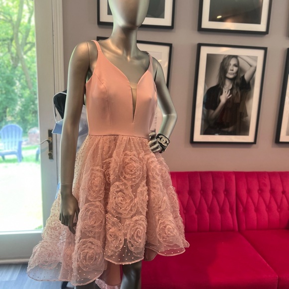 Dresses & Skirts - Elegant Pink Floral Dress